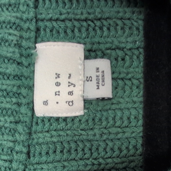 Green Sweater - Picture 2 of 4